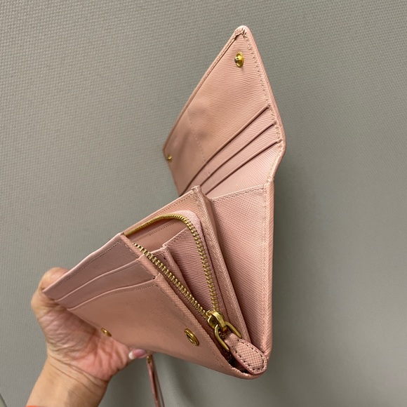 Authentic Prada Saffiano wallet - Picture 8 of 10